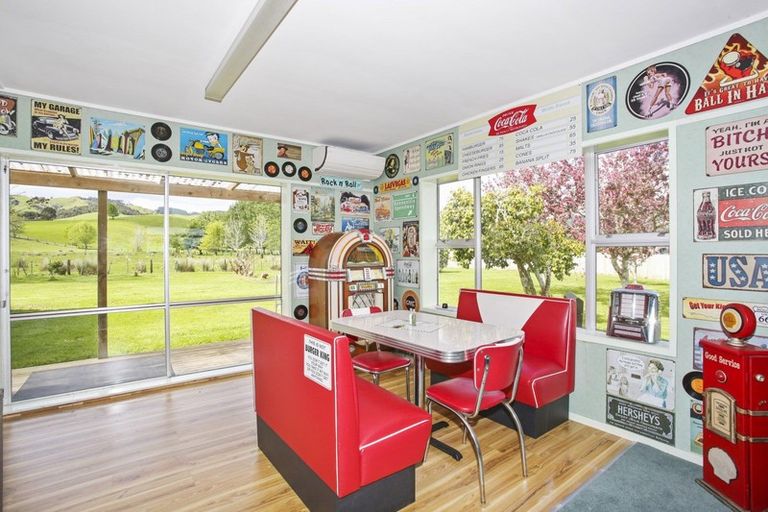 Photo of property in 32 Kawakawa Bay Coast Road, Kawakawa Bay, Papakura, 2585