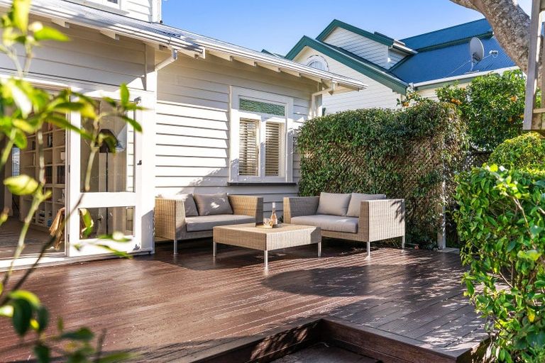 Photo of property in 5 Clarence Road, Northcote Point, Auckland, 0627