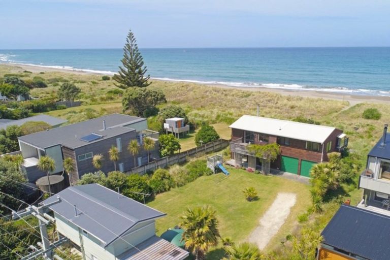 Photo of property in 75 Blue Pacific Parade, Riversdale Beach, Masterton, 5872