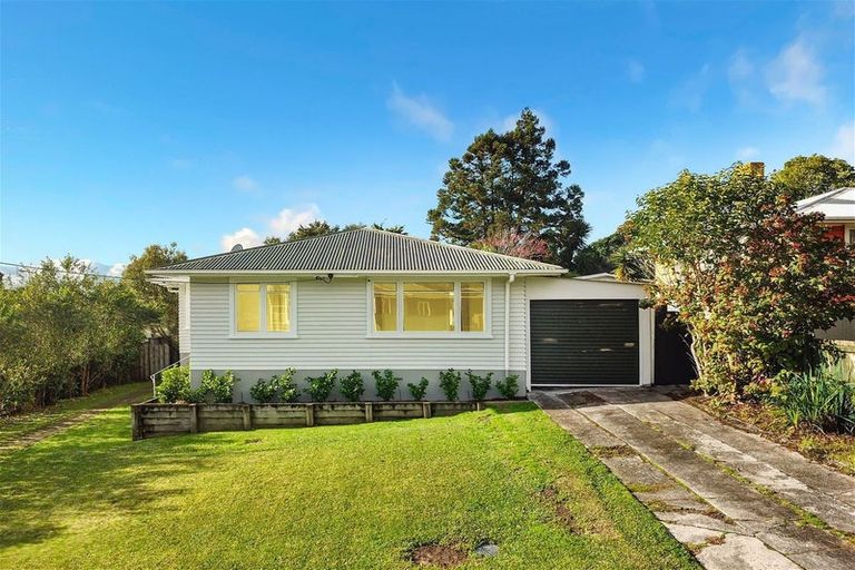 Photo of property in 7 Beazley Place, Glendene, Auckland, 0602