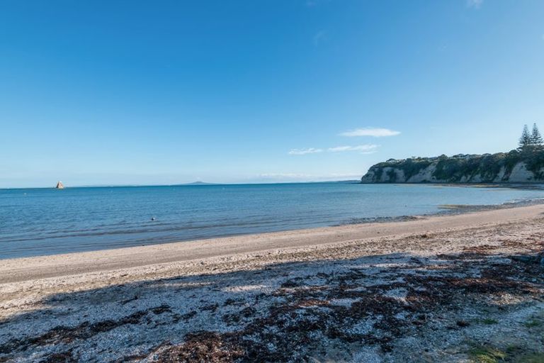 Photo of property in 9 Roberts Road, Matakatia, Whangaparaoa, 0930