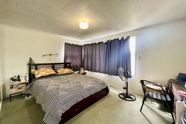 Photo of property in 5 Mcclintock Road, Massey, Auckland, 0614