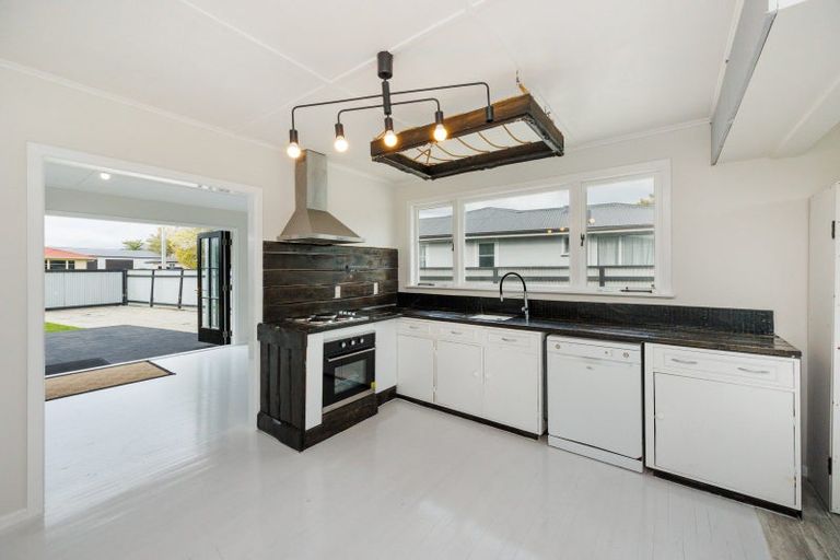 Photo of property in 11 Kettle Avenue, Awapuni, Palmerston North, 4412