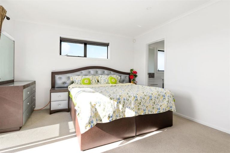 Photo of property in 18 Kimbolton Street, Rototuna North, Hamilton, 3210