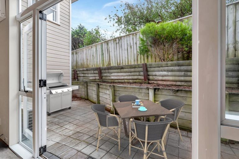 Photo of property in 4b The Quadrant, Miramar, Wellington, 6022