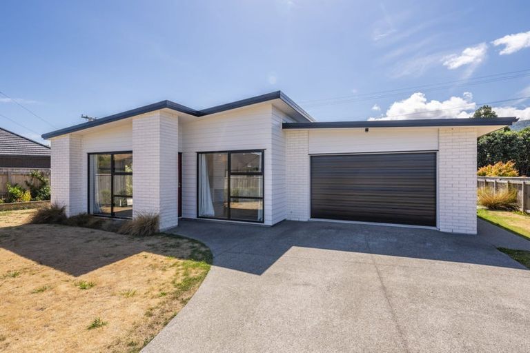 Photo of property in 3 Kaiwaru Place, Waikanae, 5036