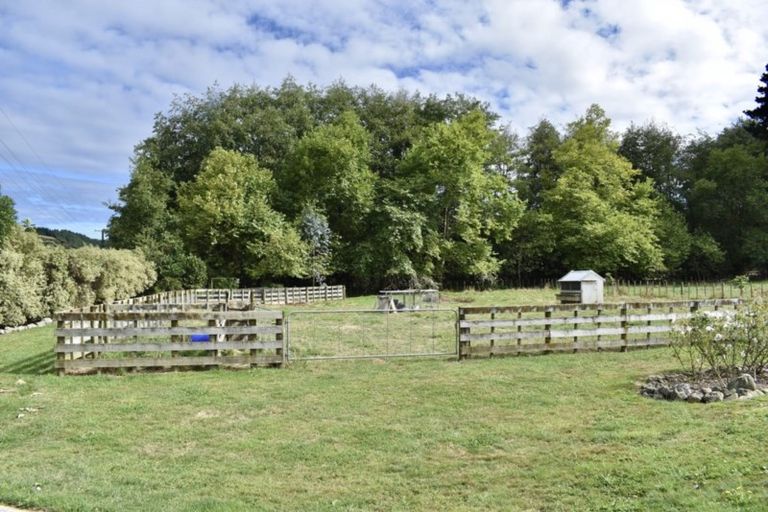 Photo of property in 283 North Manakau Road, Manakau, 5573