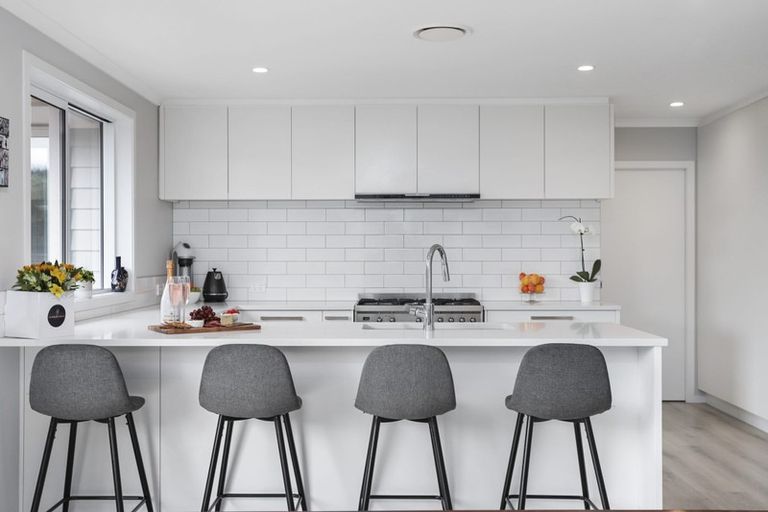 Photo of property in 4 Sir Lincoln Drive, Kumeu, 0810