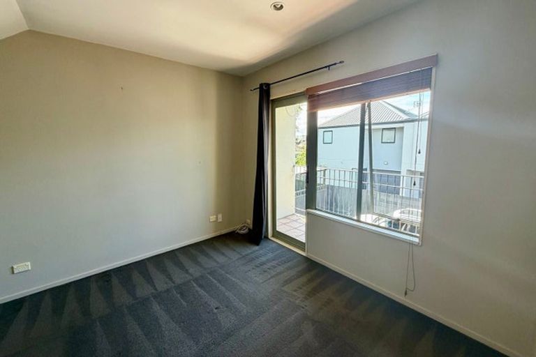 Photo of property in 2/19 Hills Road, Edgeware, Christchurch, 8013