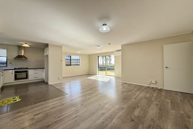 Photo of property in 48 Ruze Vida Drive, Massey, Auckland, 0614