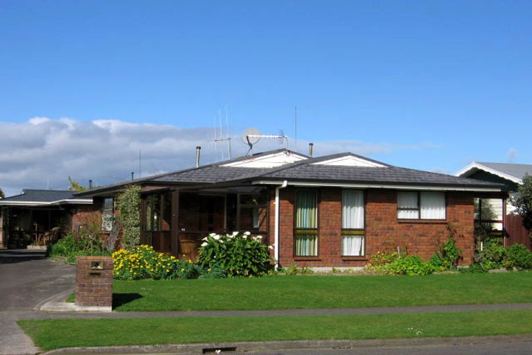 Photo of property in 43a Wikiriwhi Crescent, Awapuni, Palmerston North, 4412
