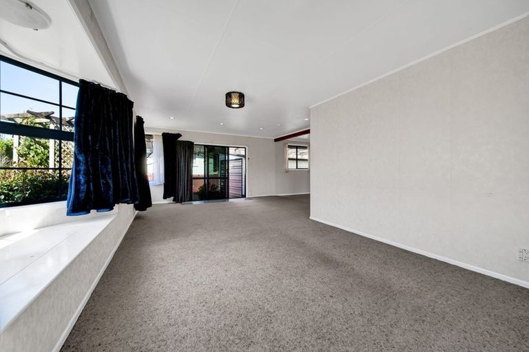Photo of property in 13 Vancouver Place, Marfell, New Plymouth, 4310