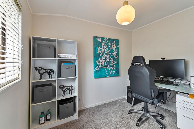 Photo of property in 10 Dalkeith Place, Opaheke, Papakura, 2113