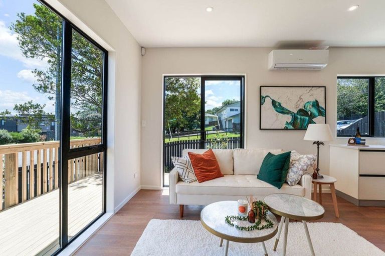 Photo of property in 35a Cedar Heights Avenue, Massey, Auckland, 0614