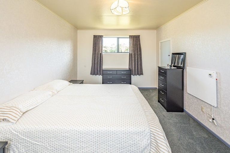 Photo of property in 21 Omori Place, Castlecliff, Whanganui, 4501