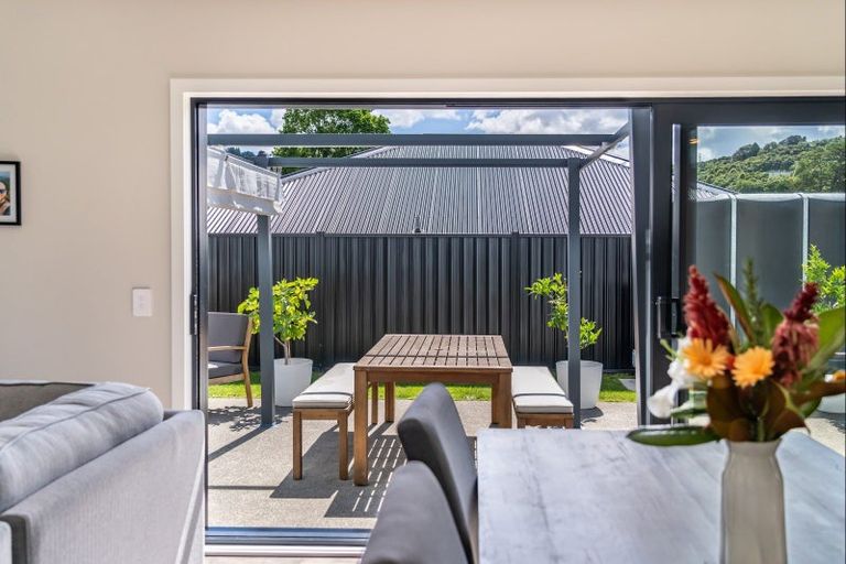 Photo of property in 11 Rewarewa Way, Timberlea, Upper Hutt, 5018