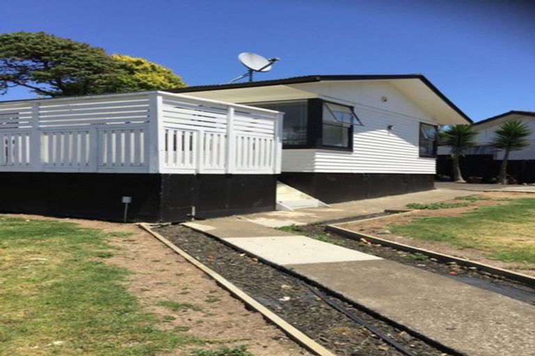 Photo of property in 42 Kemble Close, Mangere, Auckland, 2022