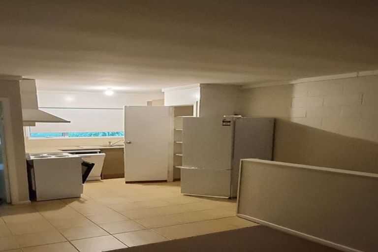 Photo of property in 1/15 Bloomsbury Grove, Newlands, Wellington, 6037