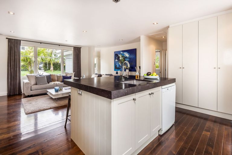 Photo of property in 13 Amberley Avenue, Te Atatu South, Auckland, 0610