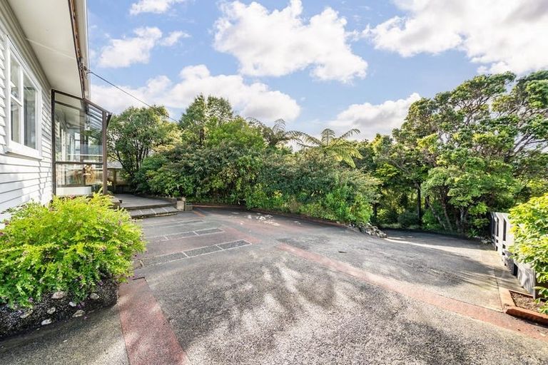 Photo of property in 54 Poto Road, Normandale, Lower Hutt, 5010