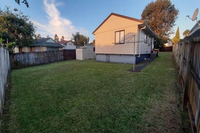 Photo of property in 8 Rhine Place, Weymouth, Auckland, 2103
