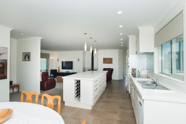 Photo of property in 52 Hamilton Drive, Wainui, Gisborne, 4010