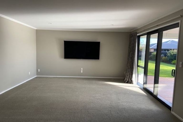 Photo of property in 8 Jozecom Place, Rolleston, 7614