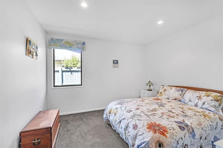 Photo of property in 12 Highwood Lane, Burnside, Christchurch, 8053