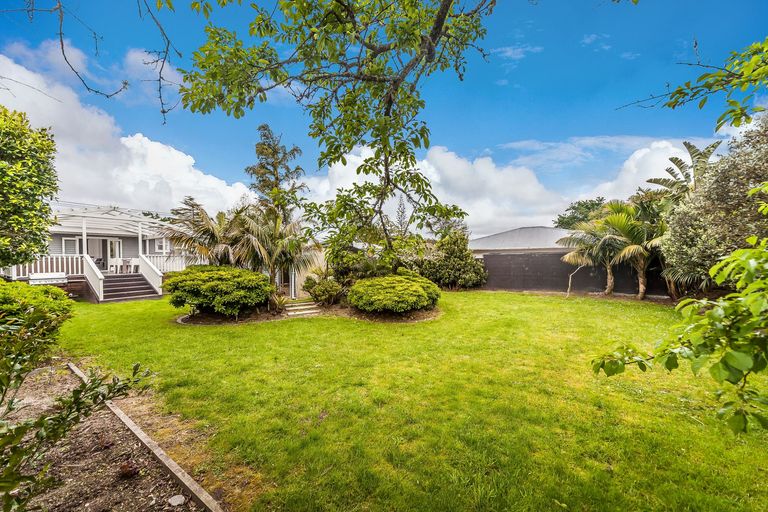 Photo of property in 13 Amberley Avenue, Te Atatu South, Auckland, 0610
