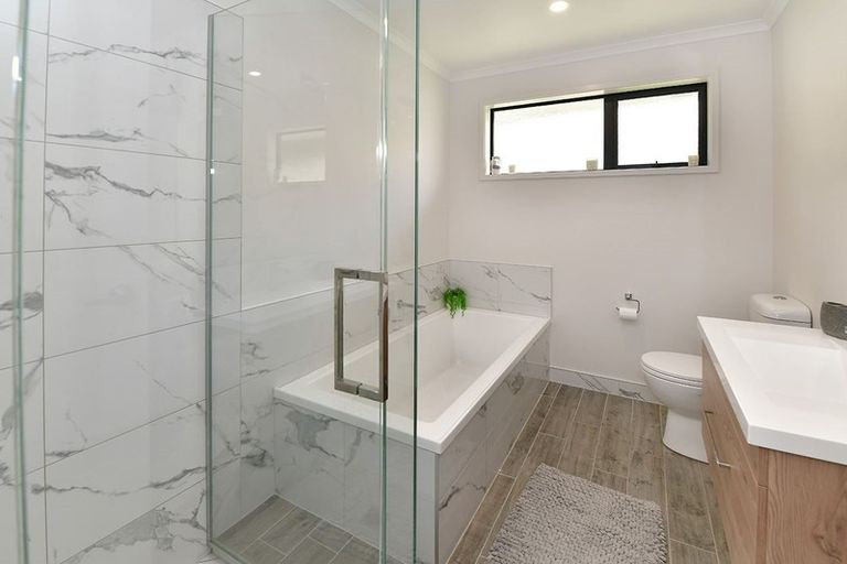 Photo of property in 35 St James Avenue, Helensville, 0800