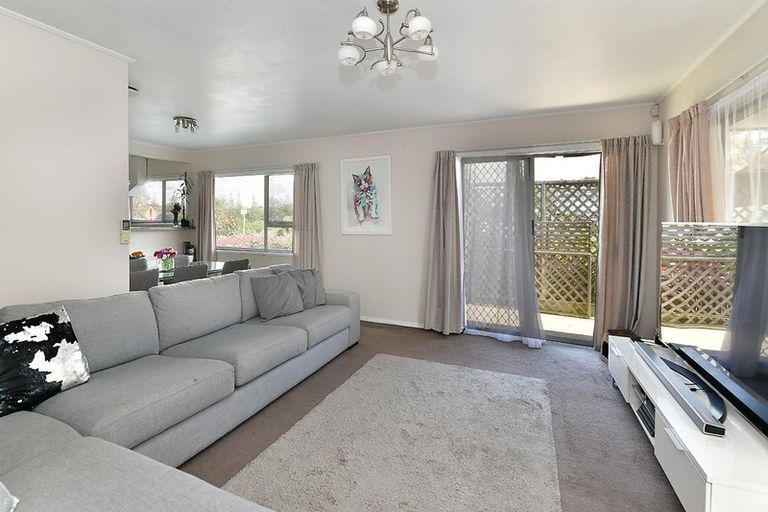 Photo of property in 1 Edgewater Grove, Orewa, 0931