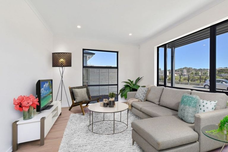 Photo of property in 5 O'meara Street, Swanson, Auckland, 0614