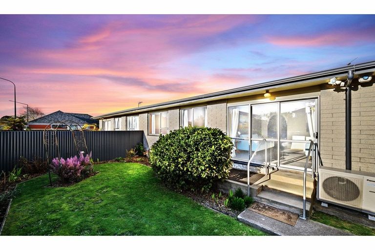 Photo of property in 2/110 Barbour Street, Waltham, Christchurch, 8011