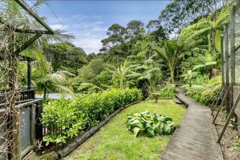 Photo of property in 390 Driving Creek Road, Coromandel, 3506