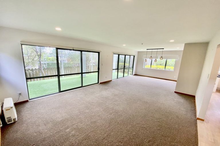 Photo of property in 2/16 Stoneleigh Court, Sunnynook, Auckland, 0632