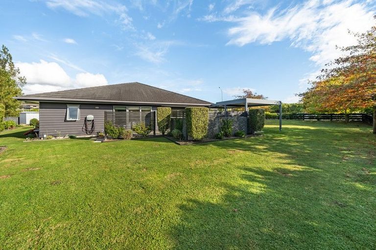 Photo of property in 140 Norana Road, Timberlea, Upper Hutt, 5018