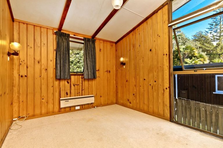 Photo of property in 22 Awaruku Road, Torbay, Auckland, 0630