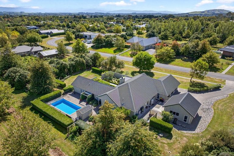 Photo of property in 10 Fairway Drive, Martinborough, 5711