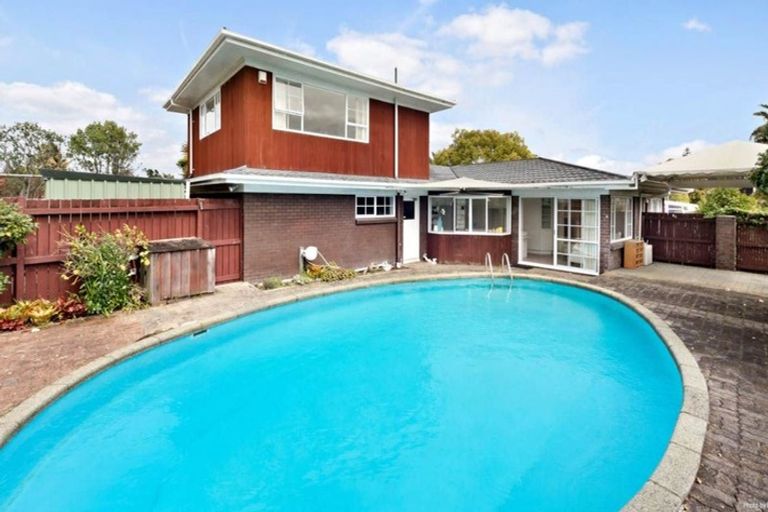 Photo of property in 1 Holly Way, Sunnyhills, Auckland, 2010