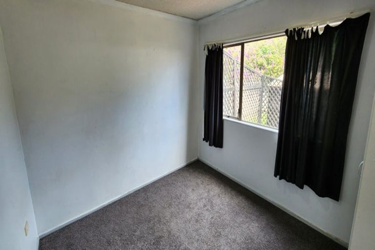 Photo of property in 84 Pioneer Road, Moturoa, New Plymouth, 4310