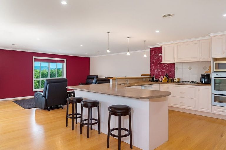 Photo of property in 85 Emerald Hill Drive, Birchville, Upper Hutt, 5018