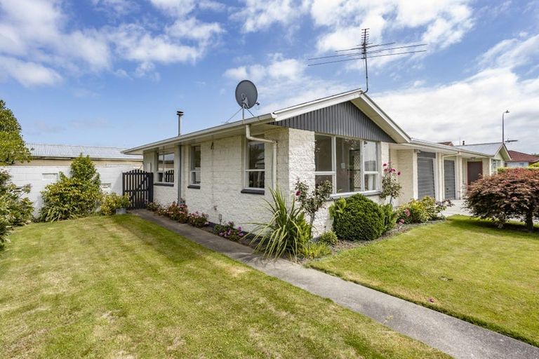 Photo of property in 11 Freebairn Street, Redwood, Christchurch, 8051