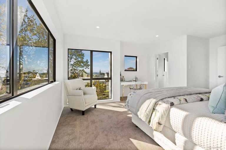 Photo of property in 142c Luckens Road, West Harbour, Auckland, 0618