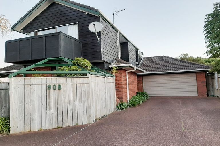 Photo of property in 90b Simmental Crescent, Somerville, Auckland, 2014