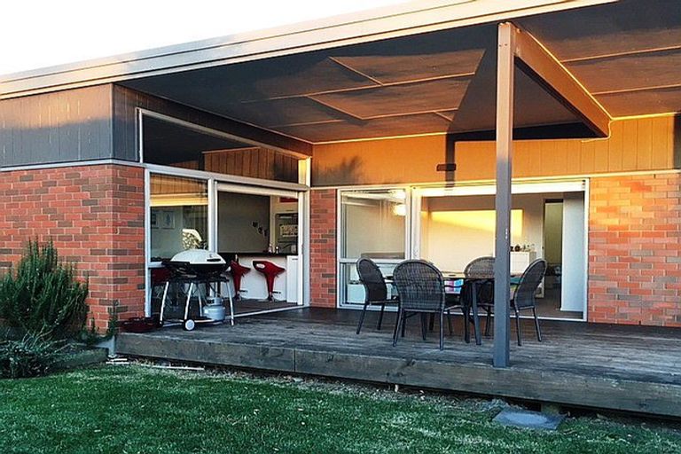 Photo of property in 32 Norcross Avenue, Henderson, Auckland, 0612