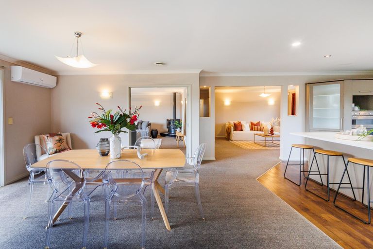 Photo of property in 33 Rodeo Drive, Kelvin Grove, Palmerston North, 4414