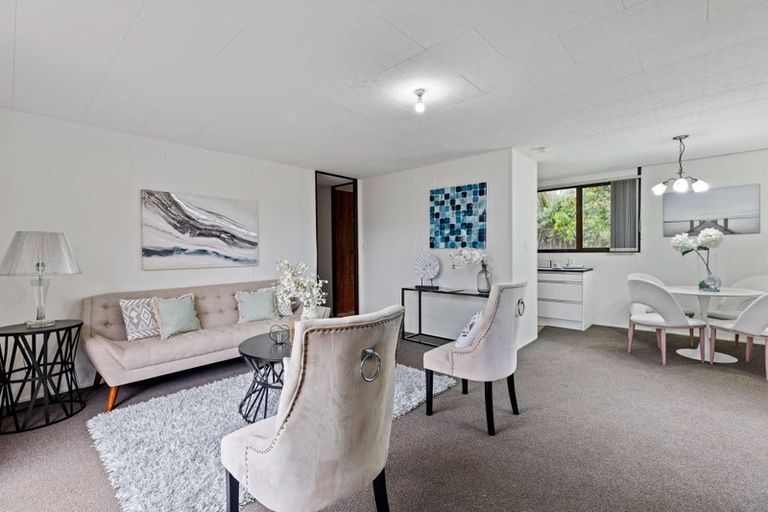 Photo of property in 2/16 Sarajevo Place, Massey, Auckland, 0614