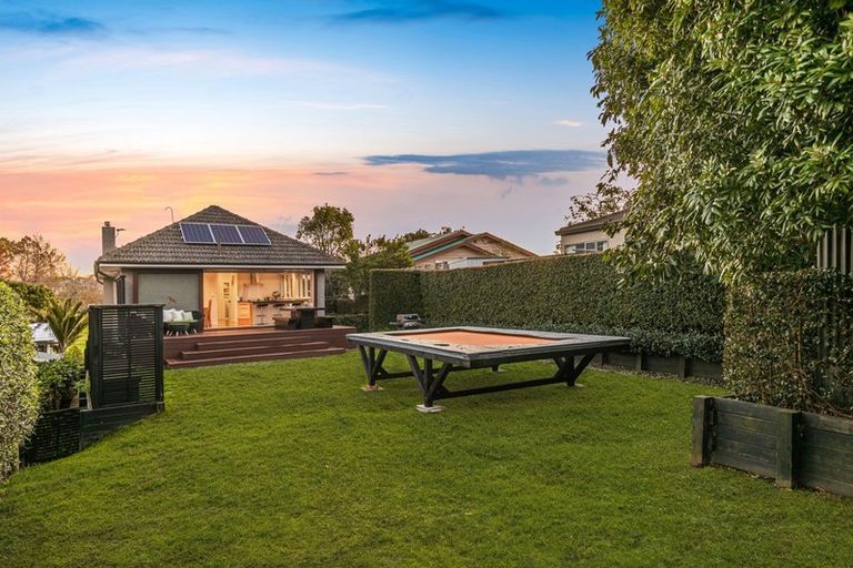 Photo of property in 18 Wairoa Road, Narrow Neck, Auckland, 0624