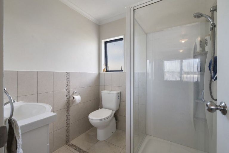 Photo of property in 8 Sunshine Place, Kelvin Grove, Palmerston North, 4414