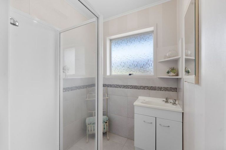 Photo of property in 5a Andrew Street, Waikanae, 5036